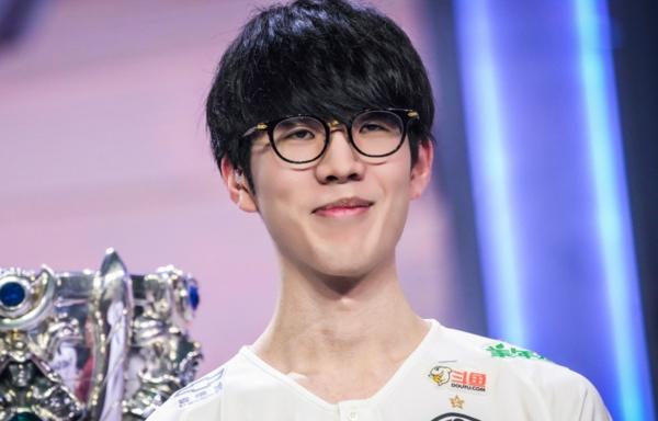 AUG ｜ Eye of Zapems以$50,000的价格售出，但NAVI贴纸将其价格提高到$100,000