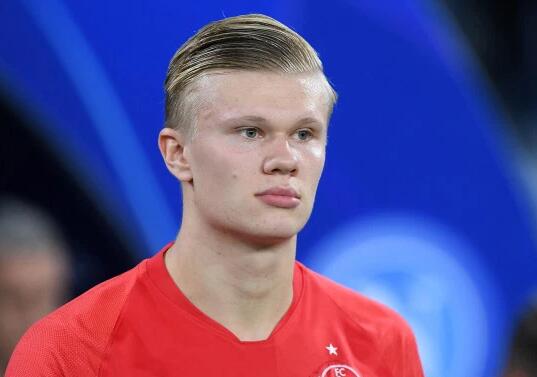 胡拉让我笑！ Oh My God 状态低迷，Xiaohu Victor不断送出免费通行证，但这并没有阻止 Weibo Gaming 获得比赛点